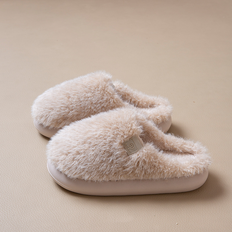 Zapatillas de algodón para mujeres otoño e invierno de peluche 2025 nuevos zapatos para el hogar de interiores con peluche grueso de suela suave de algodón para hombres