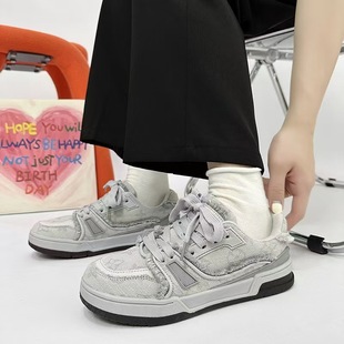 �F؛��HС���\�����e��Ь���Ļ�ɫţ�в��߅�͹����ЬŮ��