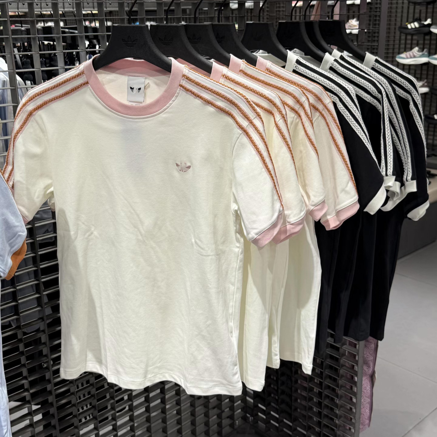 Cross-Border Clover Round Neck Short-Sleeve T-Shirt for Women, New Summer Style with Three Stripes, Slim Fit, Versatile Top Cross-Border Clover Round Neck Short-Sleeve T-Shirt for Women, New Summer Style with Three Stripes, Slim Fit, Versatile Top