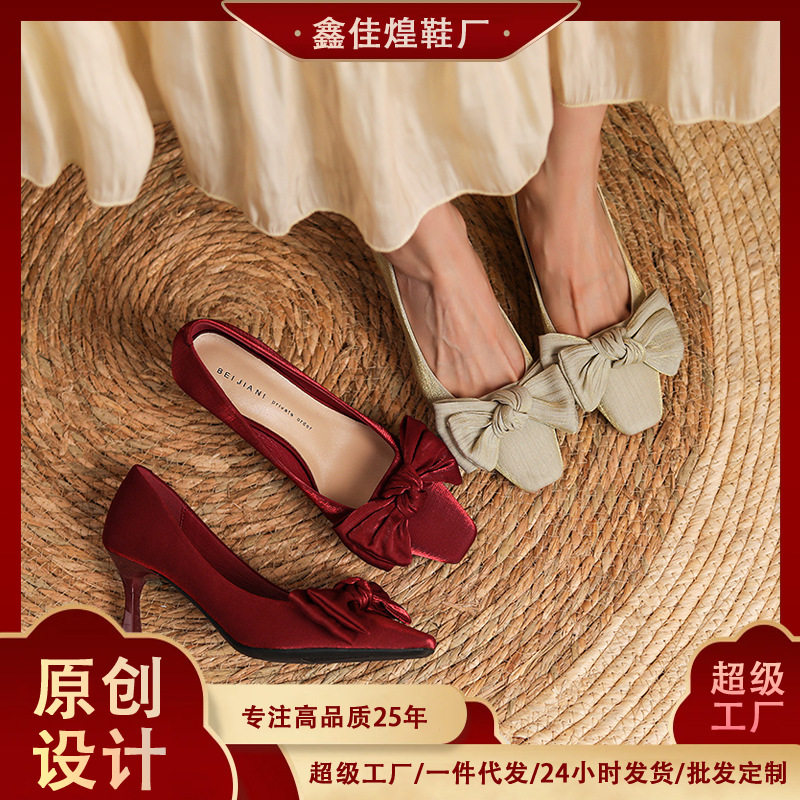 Giày cao gót nữ mũi vuông gót nhọn 6–8 cm chất liệu satin lụa tơ tằm trang trí nơ, giày cô dâu — Màu mơ, Màu đỏ