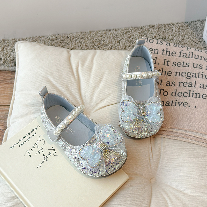 2026 primavera y verano nuevos zapatos de princesa huecos de suela suave para niños zapatos de perla de diamante image 3