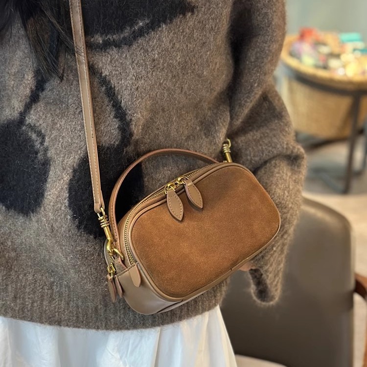 Women's Small Handbag 2025 New Arrival Niche Design Crossbody Bag Fashion Versatile Soft Leather Vintage Shoulder Bag - Thumbnail 5