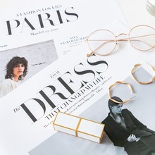 ins时尚大报纸拍照道具 模特摆拍摄影背景布景装饰杂志风复古王金