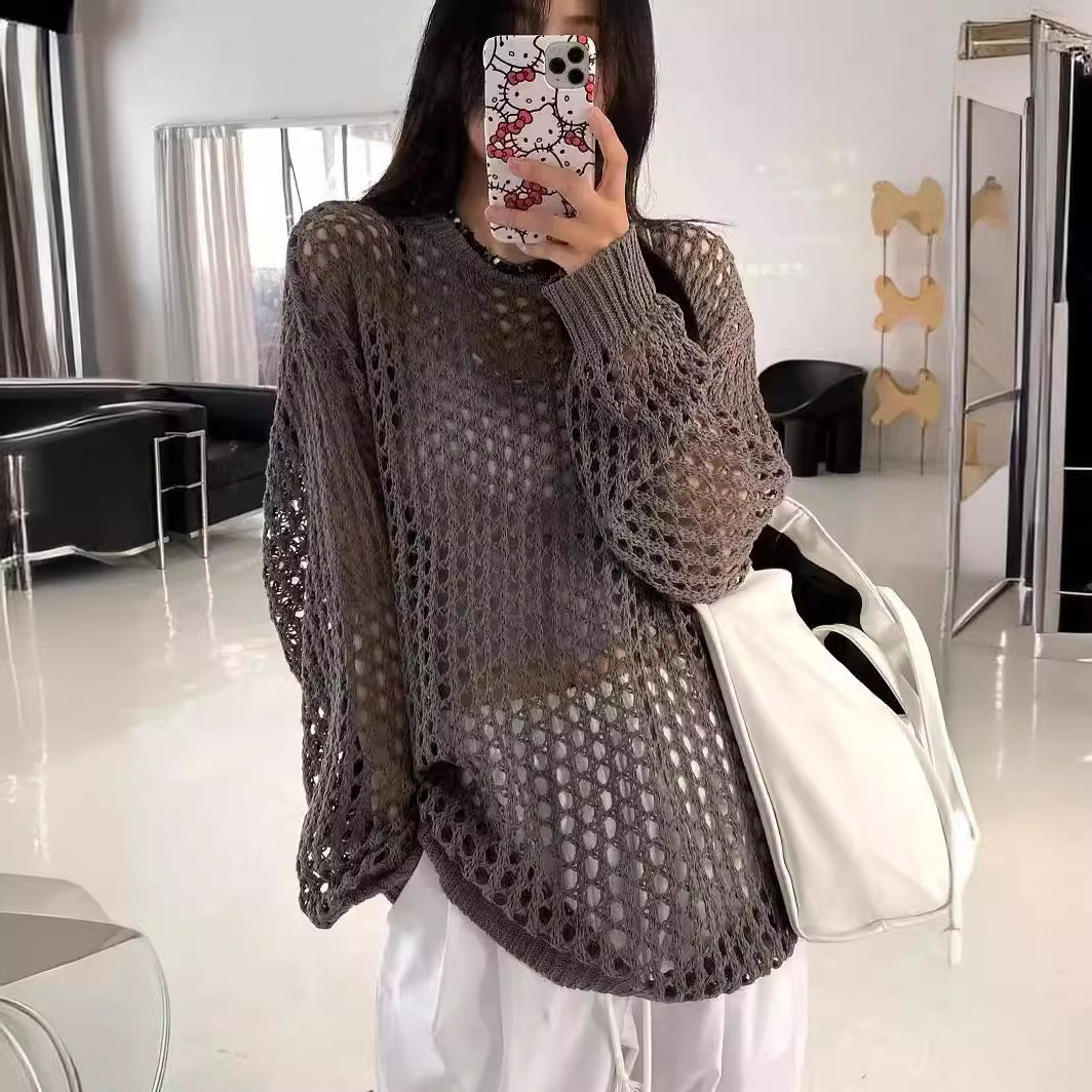 Camiseta de punto hueca ropa de protección solar para mujeres de verano delgada y suelta nicho chic y único colgar camisa de manga larga de moda
