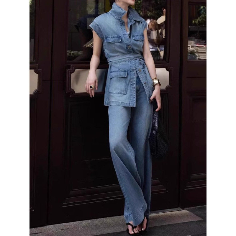 Elegant and Intellectual Style with a High-End Feel: a Two-Piece Set Featuring a Lapel-Collar, Waist-Cinching Denim Sleeveless Vest and Straight High-Waisted Wide-Leg Pants Elegant and Intellectual Style with a High-End Feel: a Two-Piece Set Featuring a Lapel-Collar, Waist-Cinching Denim Sleeveless Vest and Straight High-Waisted Wide-Leg Pants