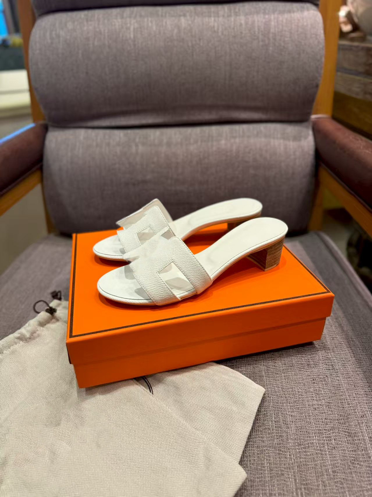 鼎羊皮の新型真皮平底ネット赤同タイプのスリッパ女性夏外着一字引きビーチカジュアル太さと涼しさ引き