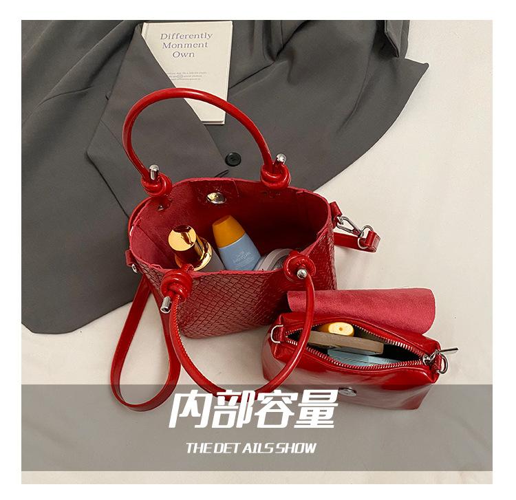 A niche and simple hand-held bucket bag for the summer of 2025, featuring a fashionable and stylish Korean style with a woven pattern, is a single-shoulder crossbody bag Specification drawing