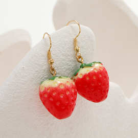 韩版时尚可爱小清新甜美仿真树脂水果草莓耳环 百搭创意女孩耳饰