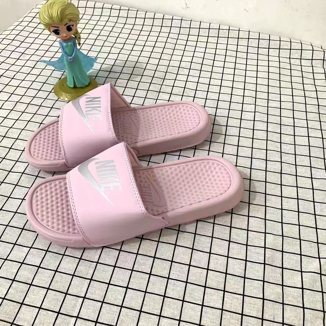 Nuevo gancho deportivo verano barroco pareja aj pantuflas hombres y mujeres playa antideslizante