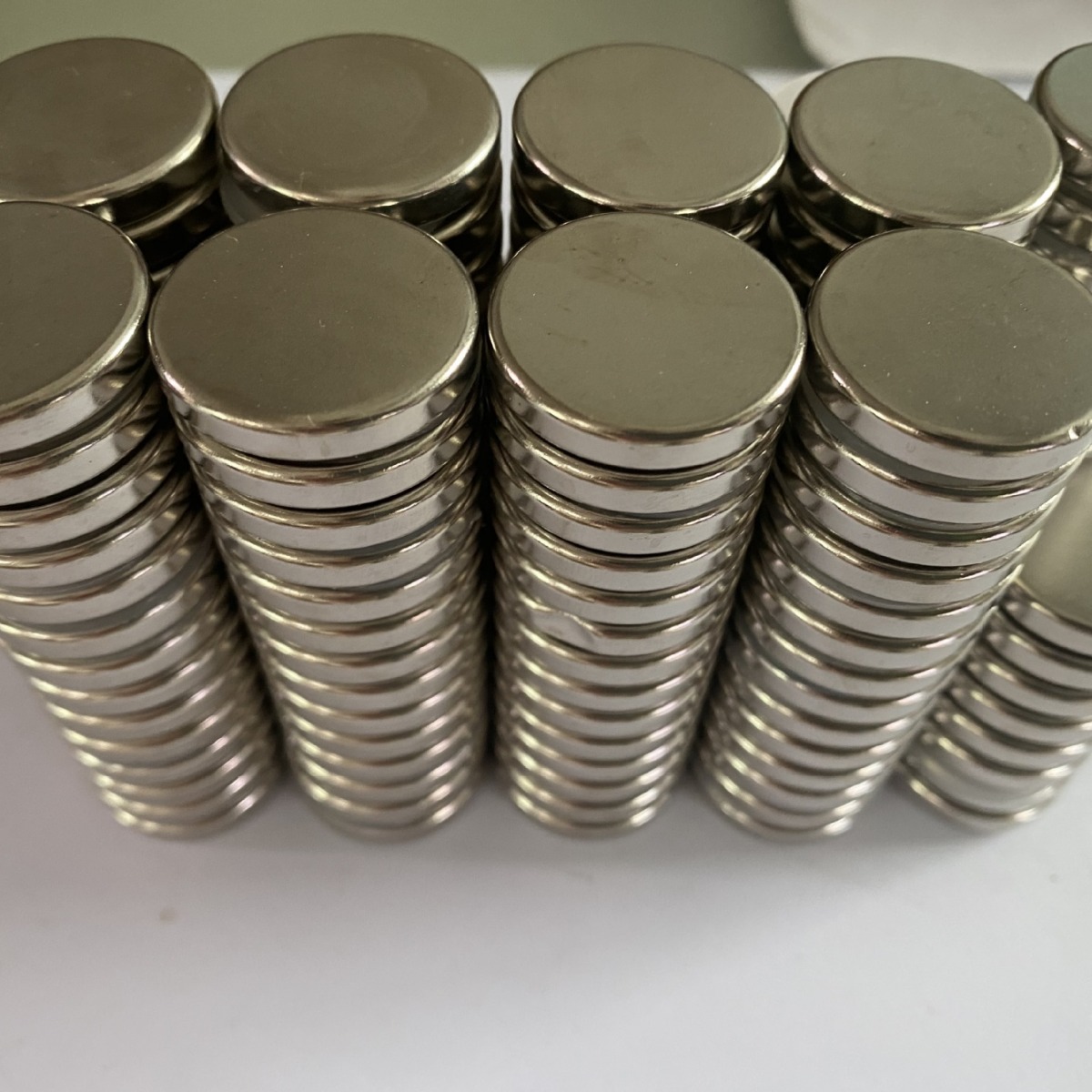 广东现货大磁铁25*4.6钕铁硼强磁箱包磁柱百万库存低价出现货速发