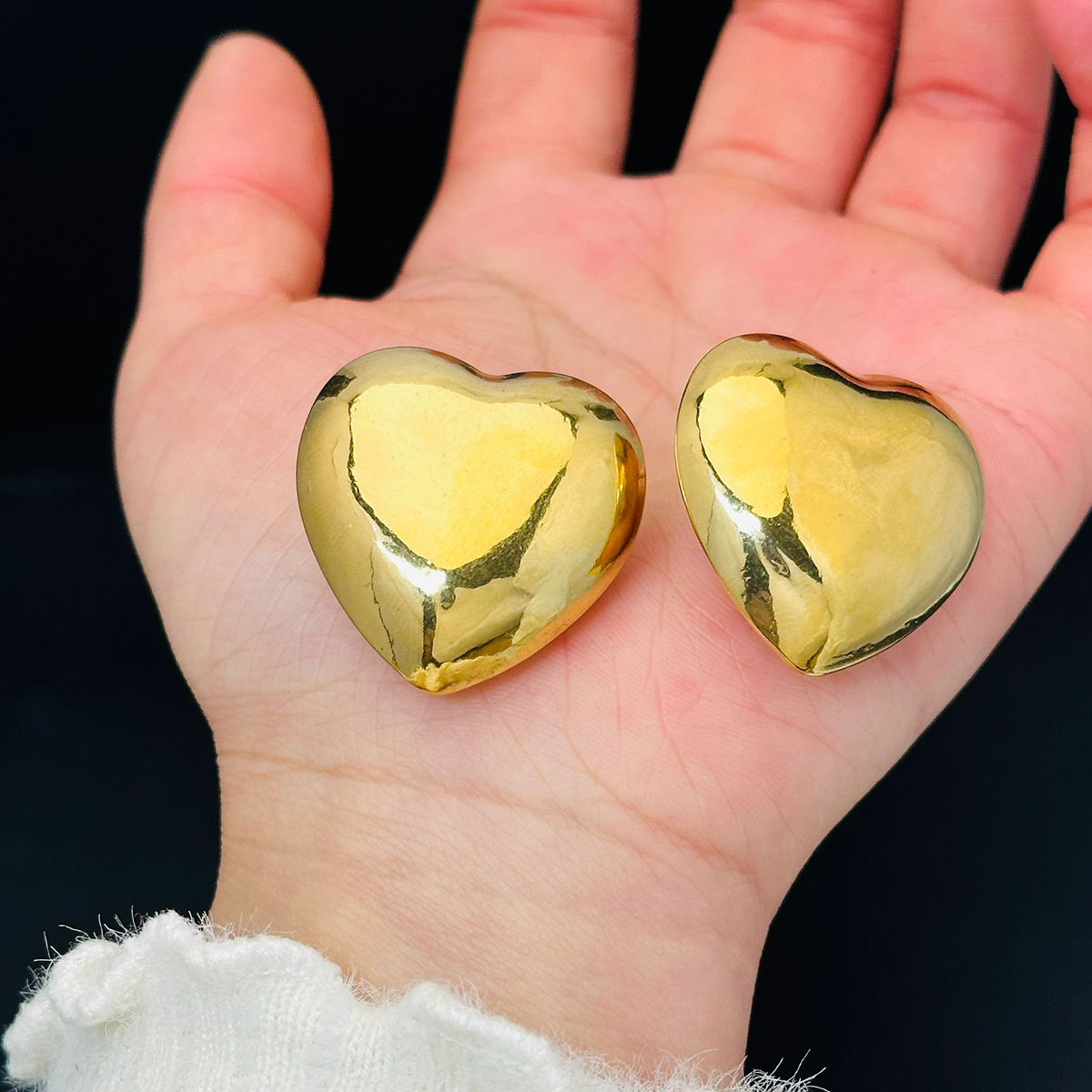 El amor del melocotón corazón pendientes de acero de titanio de alto grado pendientes de las mujeres no se desvanecen nueva transfronteriza todo-fósforo Luz de lujo joyas de oro
