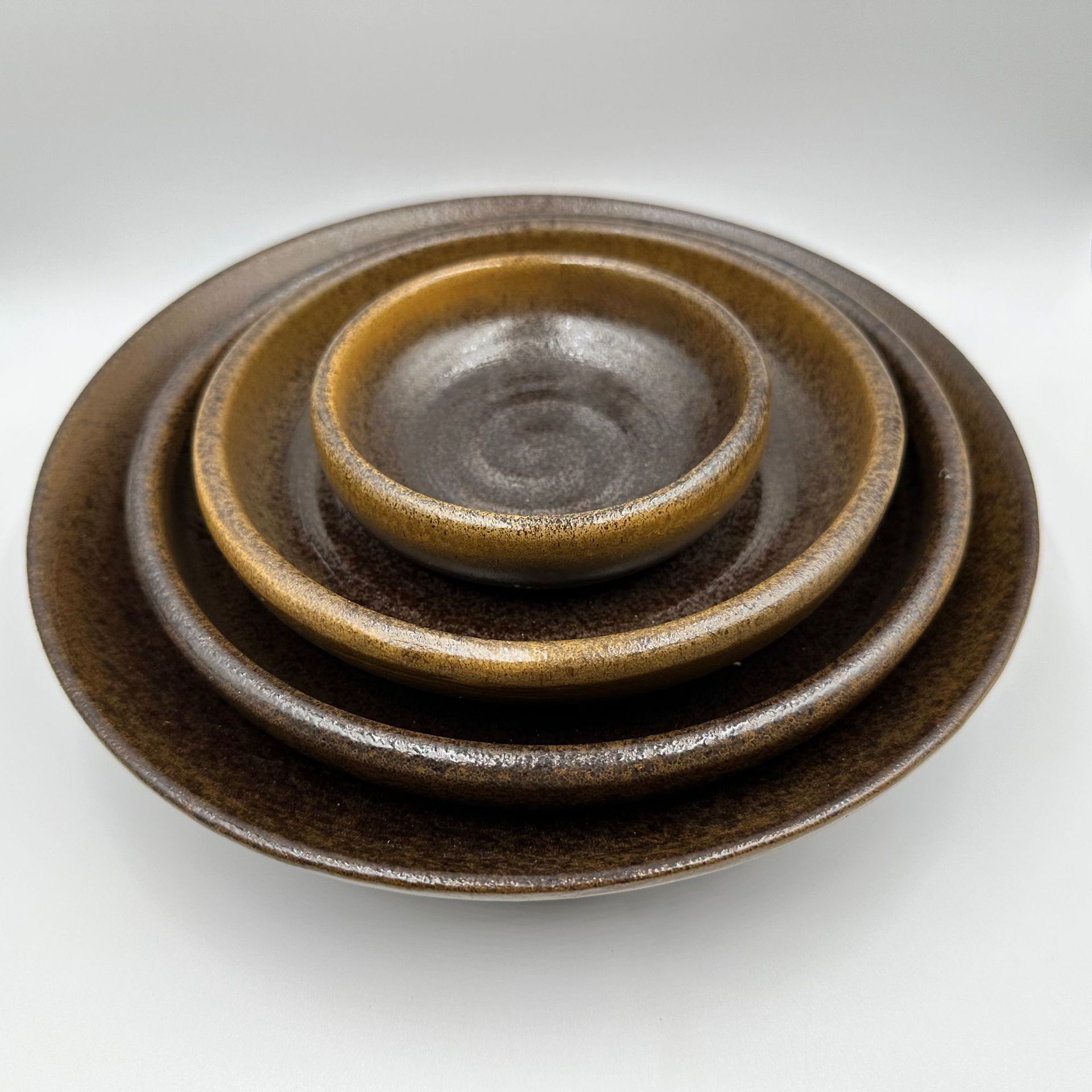 Plato cerámico cerrado platos de comida occidentales platos de estilo europeo platos de té retro cerámica gruesa pulverizada a mano esmaltado nuevo estilo chino