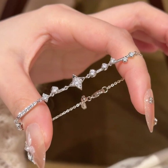 Xiaohongshu's Popular Fashion Sparkling Diamond Star Bracelet for Women, Light Luxury, Versatile, Dazzling Star Jewelry, One-Piece Drop Shipping