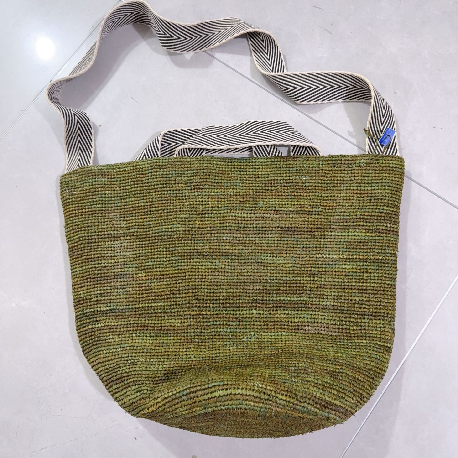 Women's Summer Raffia Woven Bag Large Capacity Crossbody Bag Beach Vacation Bucket Tote Handbag Solid Color - Thumbnail 7