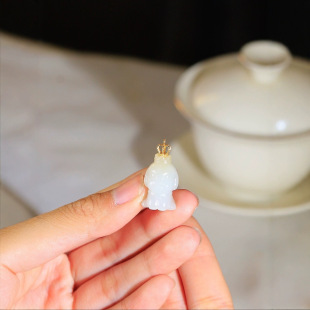 Jin Yu Tang Xinjiang Hotan Jade Boutique Inlaid with 18k Jin Wang Cai Dog Pendant Jade Warm, Delicate and Oily