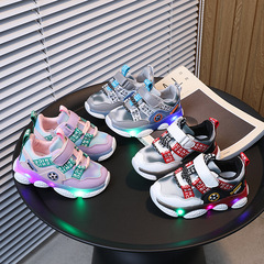春秋新款男女童發光兒童運動鞋廠家直銷中小童軟底亮燈透氣單鞋潮