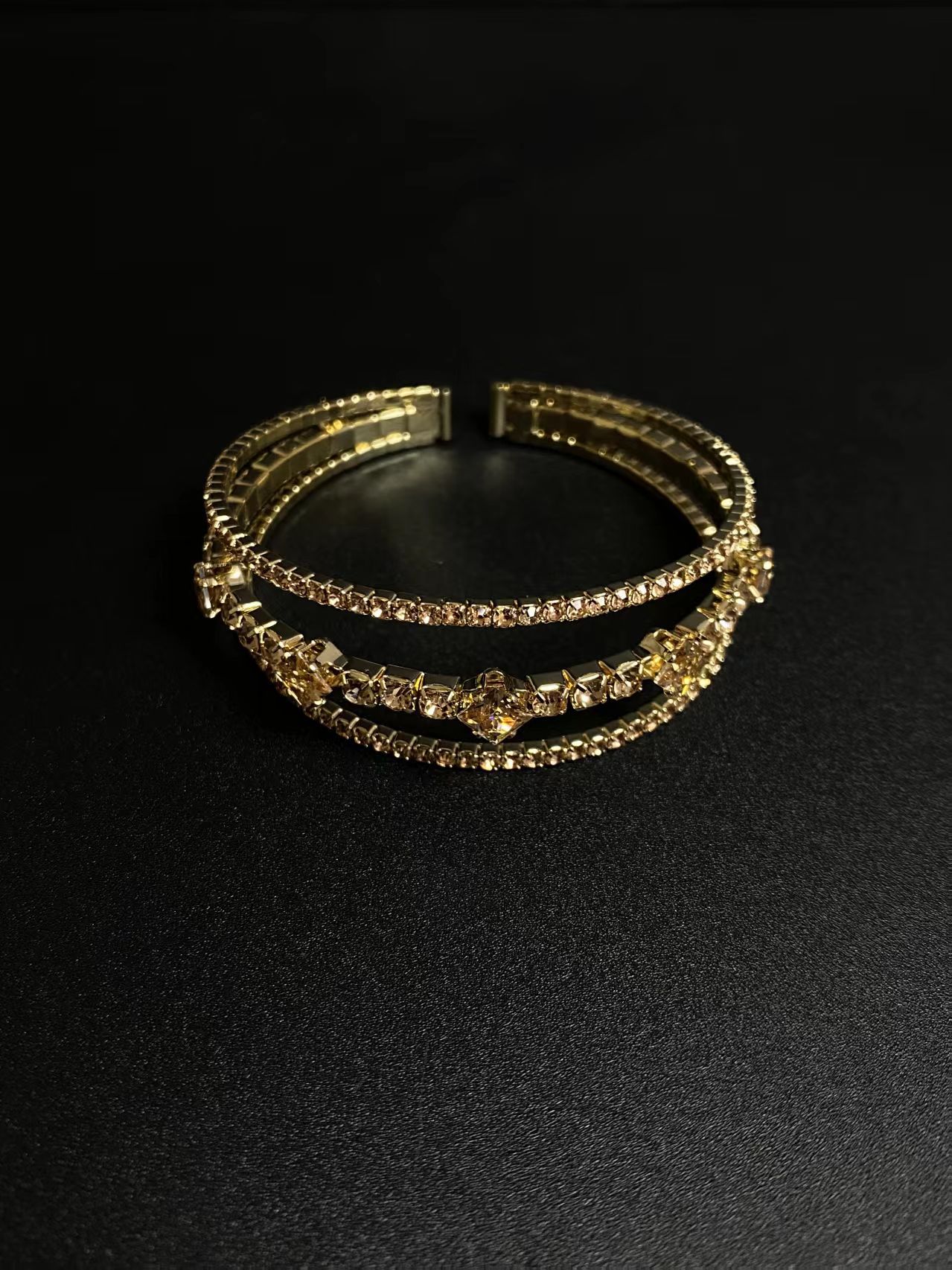 Pulsera de mujer de oro brillante con circonitas y múltiples capas, estilo retro, joyería exquisita y elegante para uso diario._voghion.com