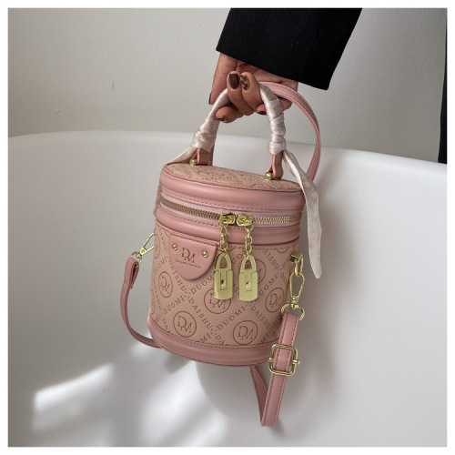 Women's Autumn 2024 New Trendy Fashion Niche Water Bucket Bag with High-Grade Texture, Versatile Crossbody Bag