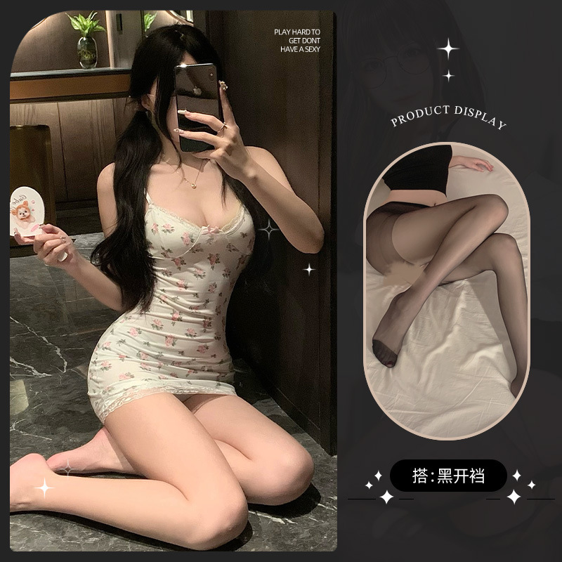 작은 꽃무늬 [가슴 패드 포함] + 검정색 오픈 양말