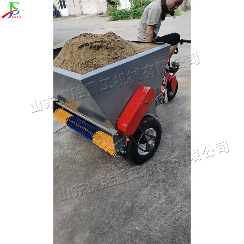 Máquina de lavado de arena eléctrica de coche pequeño equipo de llenado de arena de césped deportivo parque de césped tipo coche de llenado de arena máquina de cardado