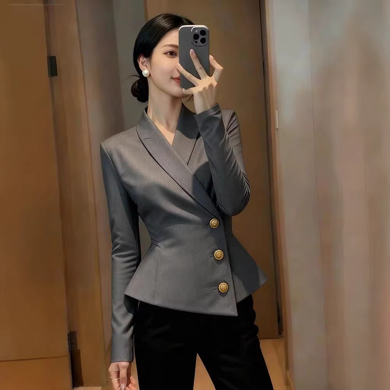Gray Blazer for Women, New Spring Style, High-End, Fashionable, Stylish, Very Attractive, Professional, Mature, Elegant, Waist-Cinching Top