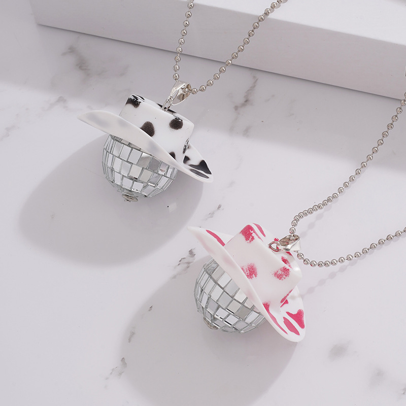 2023 Comercio exterior transfronterizo nueva bola de cristal colgante sombrero de vaquero discoteca espejo bola collar europeo y americano accesorios creativos