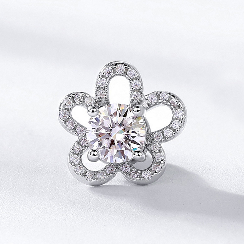 2023 nuevos pendientes de plata S925 Pendientes de flores de moissanite Super Flash para mujer Estilo europeo y americano Primavera y verano transfronterizo Venta caliente Entrega