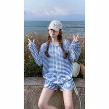 休闲运动套装女夏季2026新款宽松薄款条纹长袖防晒衣短裤两件套潮