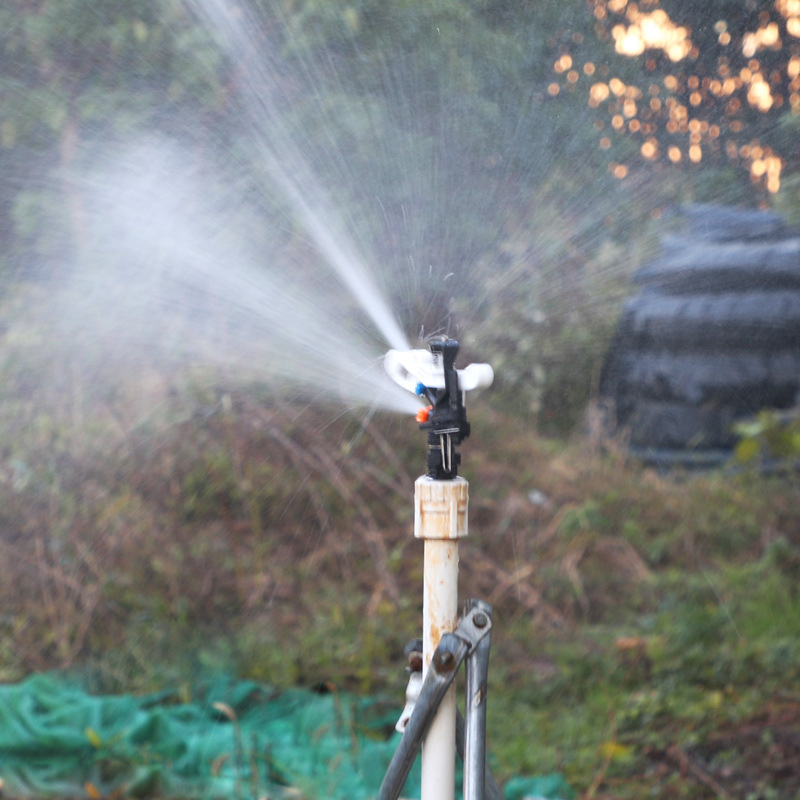 Boquilla de rociador de brazo oscilante blanca doble boquilla 4 puntos ajustable y controlable boquilla de rociador de jardín para el riego de polvo sin impuestos