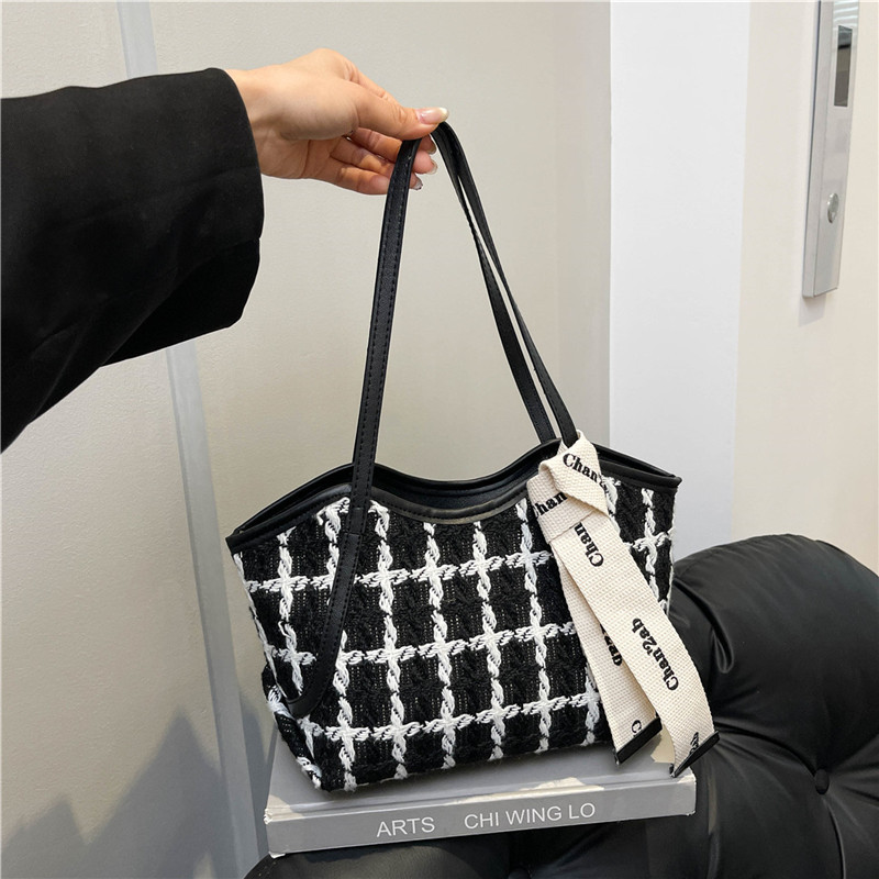 Bolsa de bordado de color contrastante 2025, bolsos de primavera nuevos bolsos de mujer bolsos de hombro casuales bolsos de mano maridos