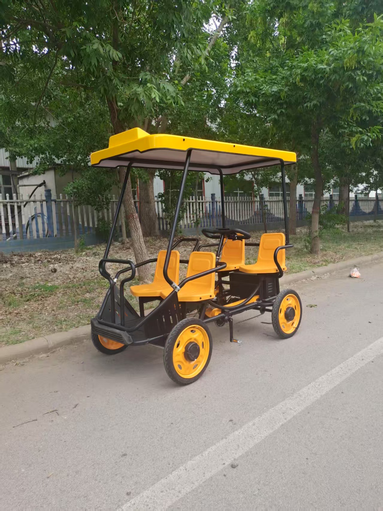 The new Bondson four-seater four-wheel pedal car can assist the scenic area's scan-code system four-wheel sightseeing vehicle