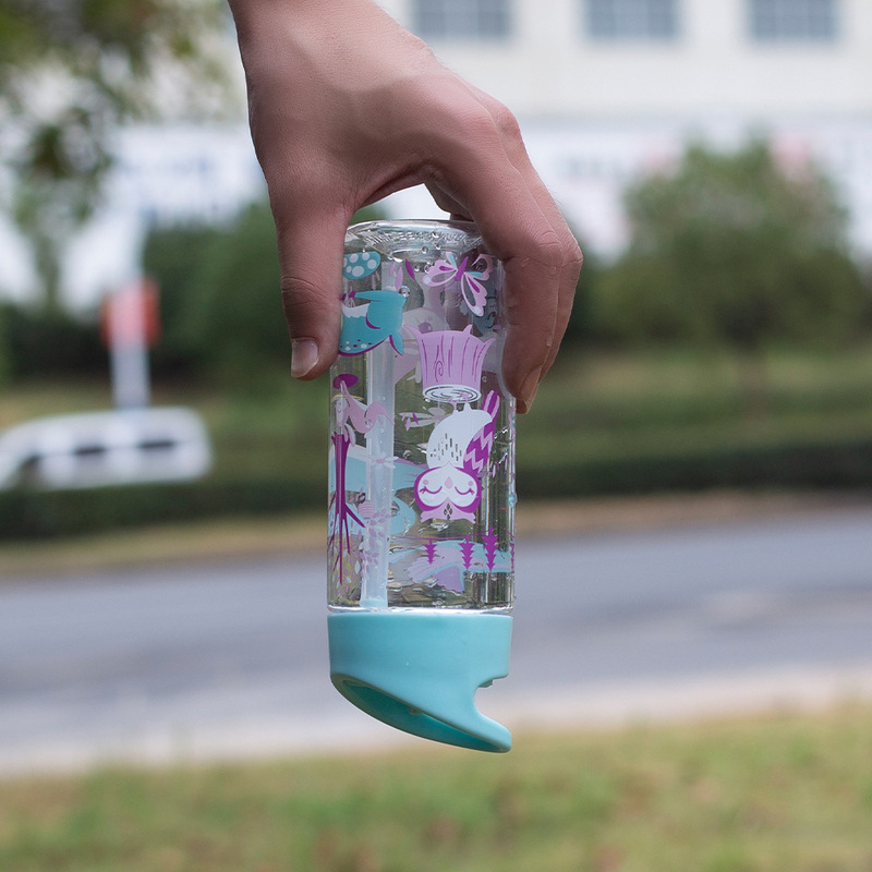吸口コップはすぐにコップのプラスチックのコップのアヒルの口のコップの携帯する透明な取っ手のストローのコップの子供のコップの宇宙のコップに行きます。|undefined