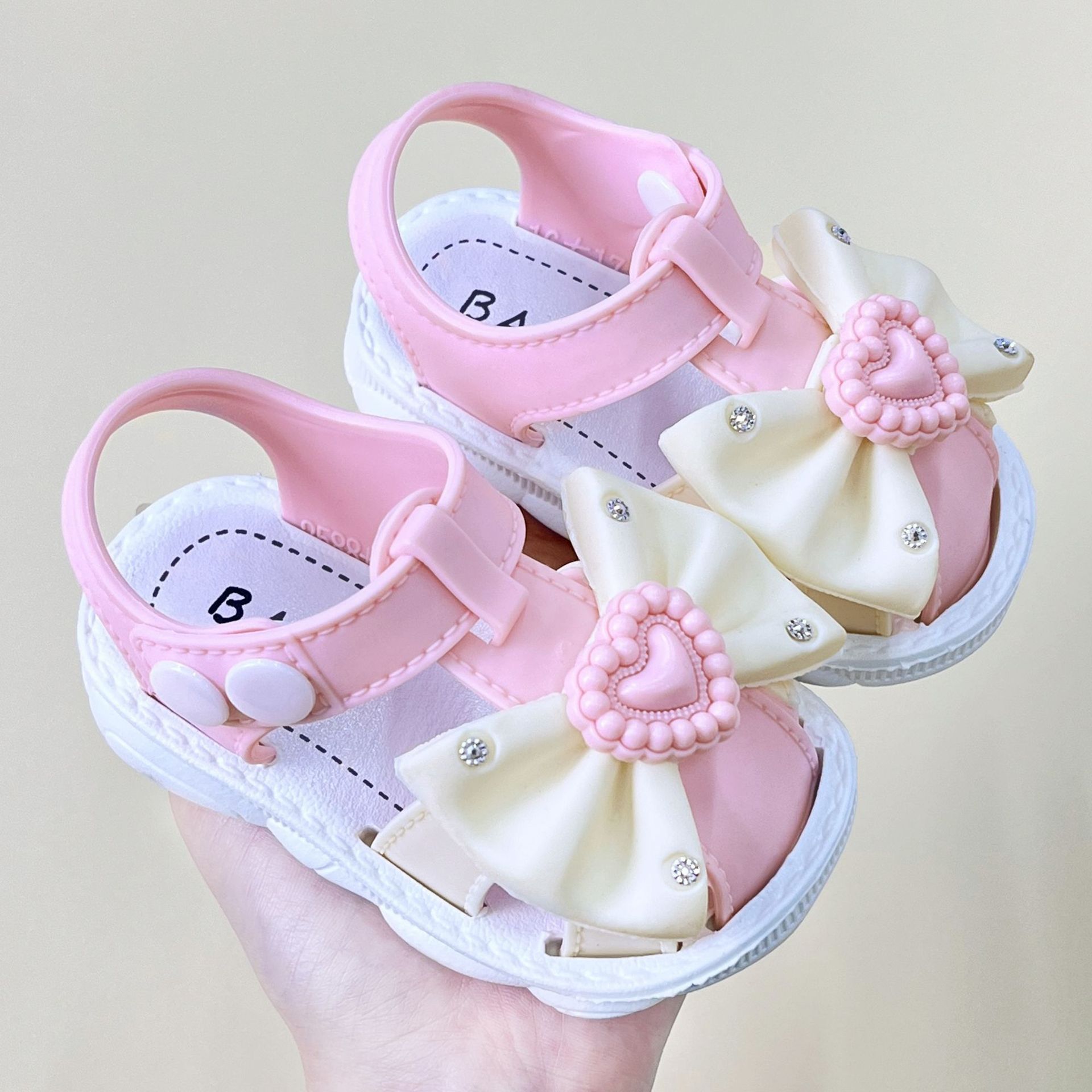 Niñas de verano nuevo zapato de bebé princesa etiquetado personalizado suave antideslizante sandalias bebés al por mayor