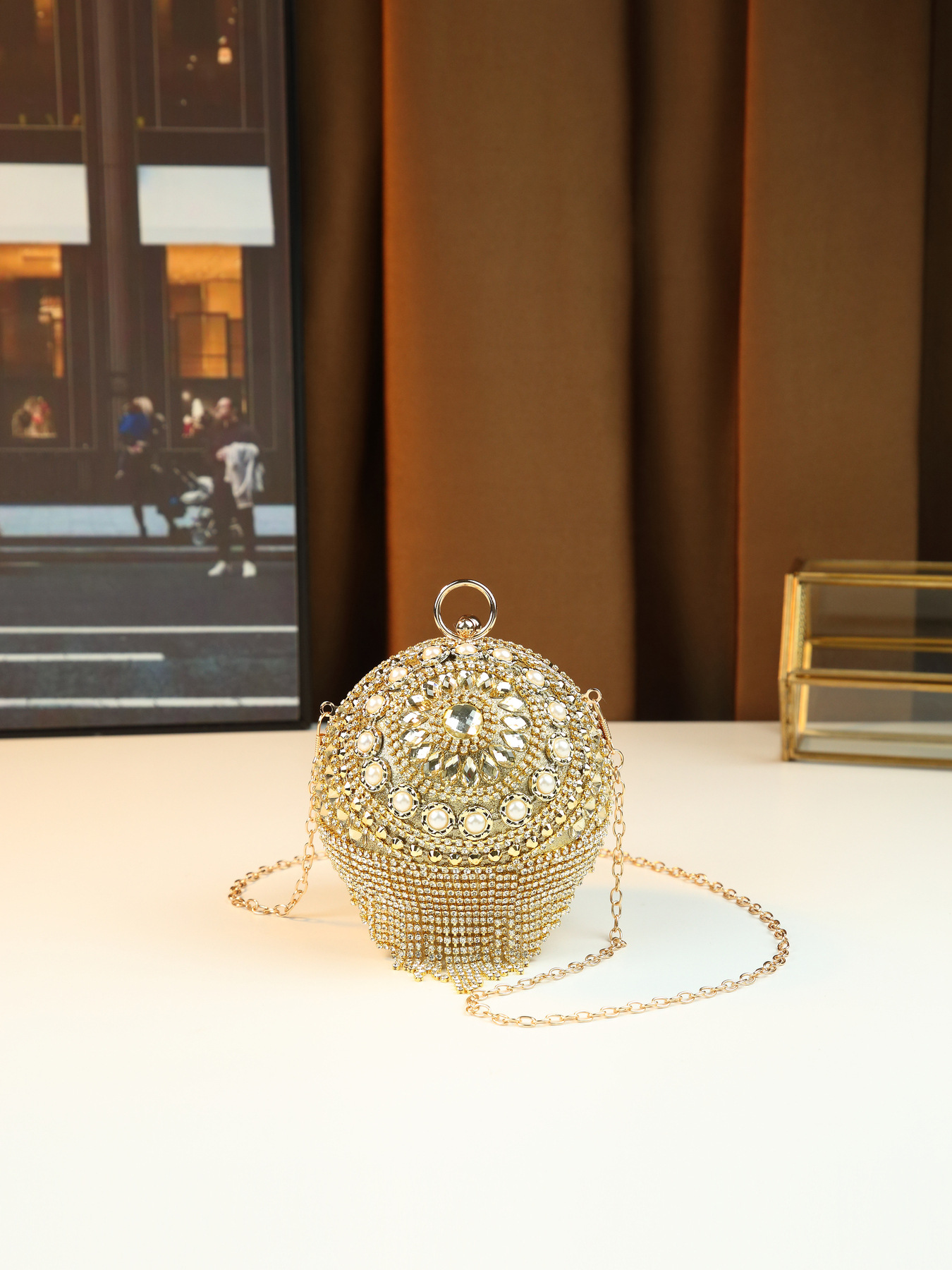 Damväska axelväska med pärlor strass och kedjerem_voghion.com