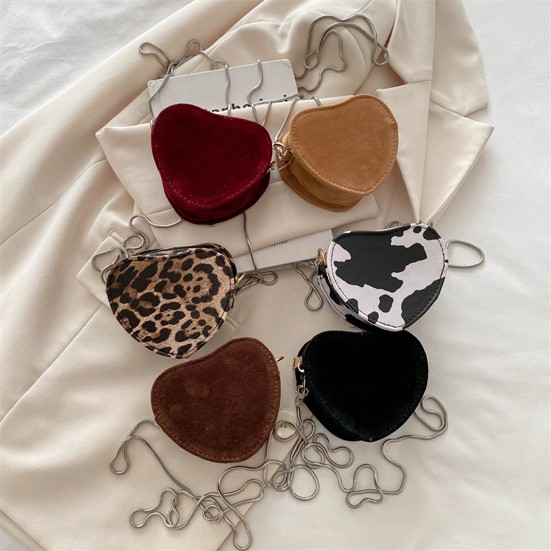 2024 otoño nuevo estilo coreano cadenas extranjeras bolso de hombro único hermoso mini personalidad retro bolso de moda amor