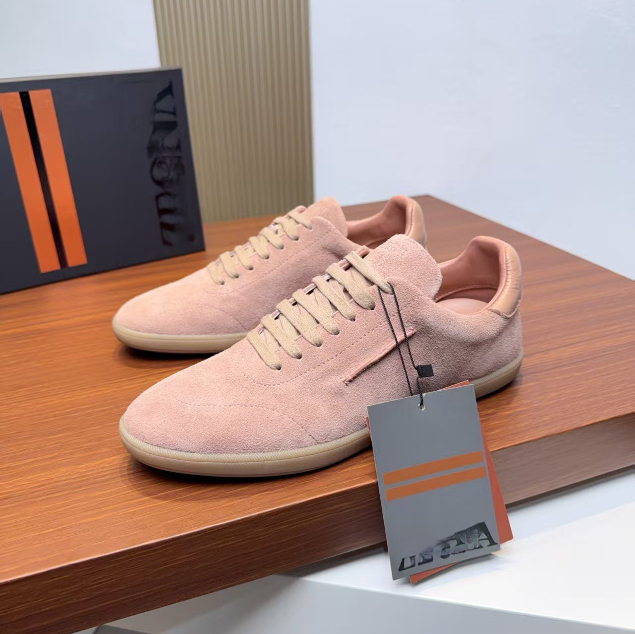 Estación europea nueva suela gruesa zapatos deportivos de hombre zapatos de cabeza redonda zapatos de negocios zapatos de cuero casuales de alta gama zapatos blancos pequeños