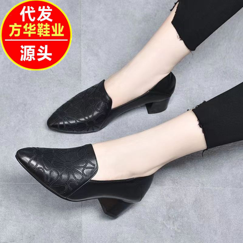 2026 primavera y otoño nuevos tacones profundos de punta de moda zapatos de trabajo cómodos zapatos de bordado de tacones gruesos rojos zapatos para mujeres