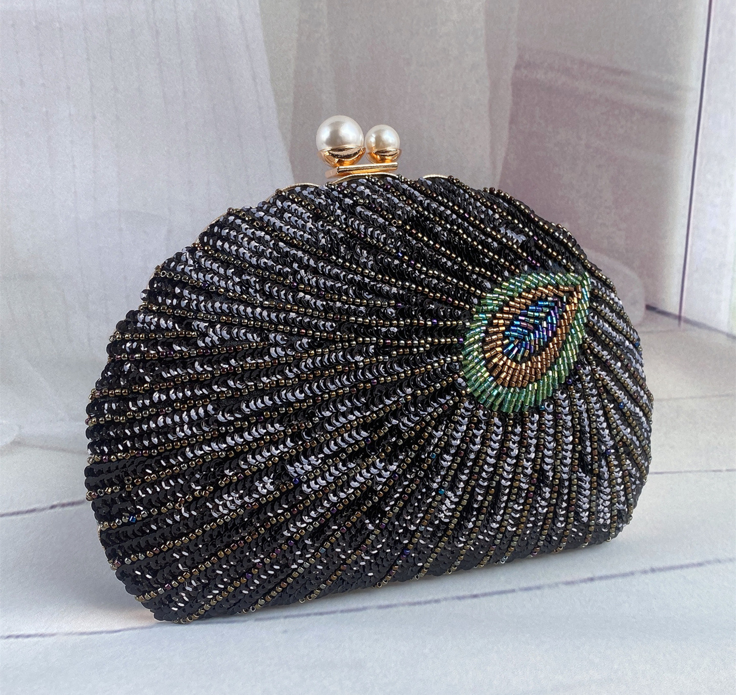 Blue Black Gold Metal Feather Beading Sequins Shell Evening Bags display picture 2