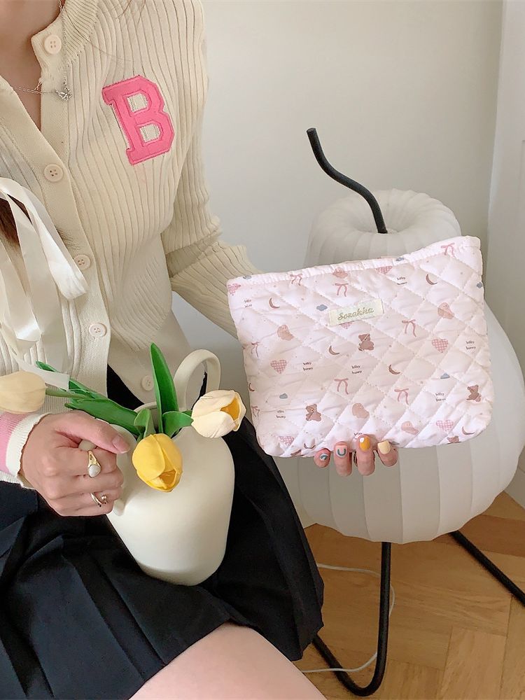 38243 Cute Bunny Heart Quilted Large Capacity Makeup Bag, Portable Storage Bag, Travel Toiletries Bag