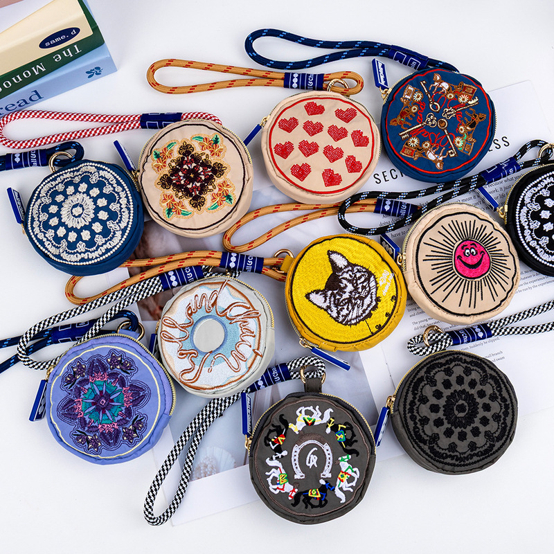 日本のかわいいコインキーホルダーバッグ女性の刺繍ナイロン多用途カジュアルデイリー収納キーヘッドフォンハンドバッグ|undefined