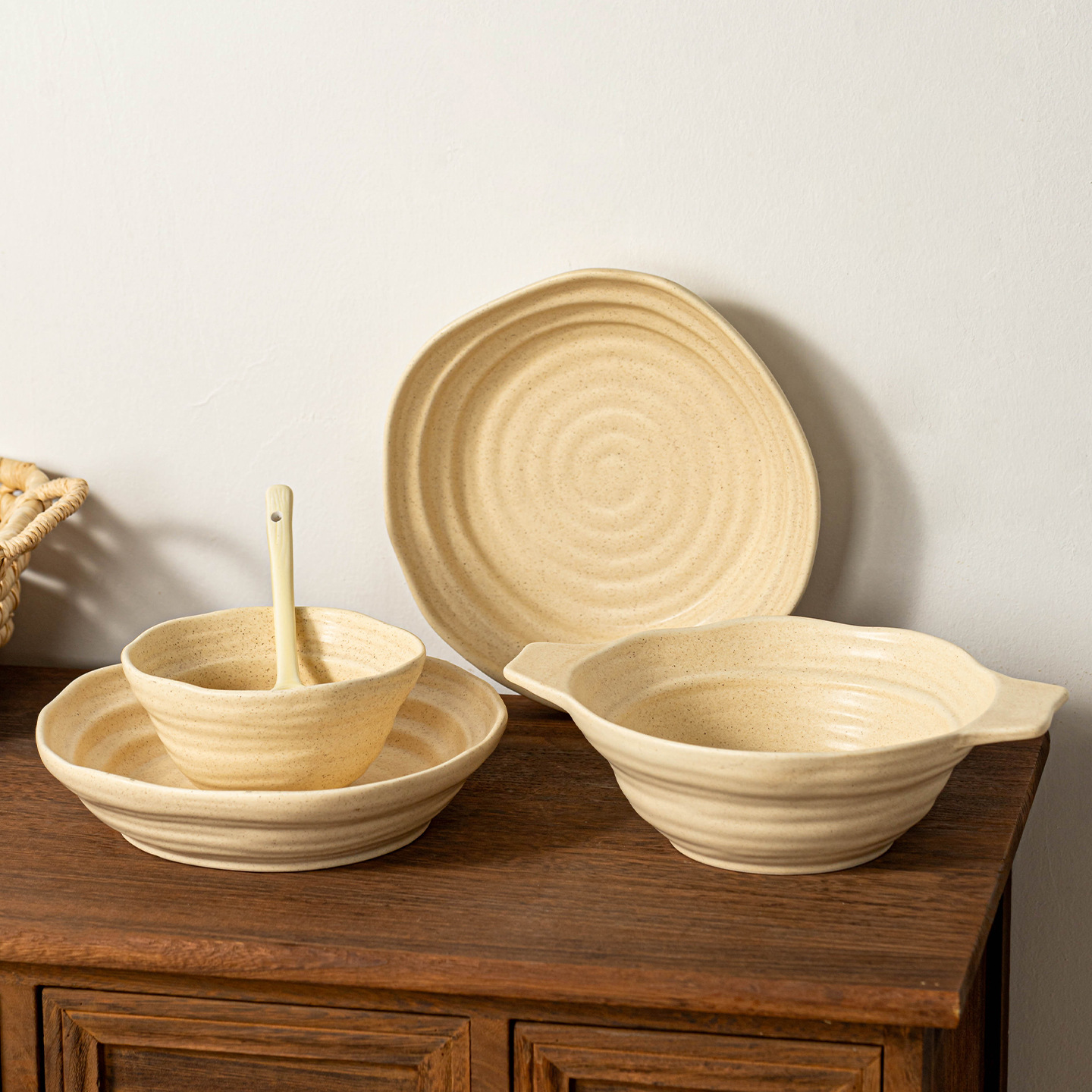 Conjunto de cubiertos de cerámica retrógrada, platos de sombrero de paja silenciosos, platos de postres, platos de ensalada, platos de cubiertos de rosca de forma especial, platos profundos