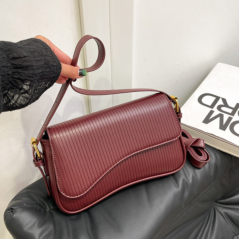 2024 nuevo estilo bolso de rejilla vertical bolso de mensajero de moda para mujer bolso de hombro con hebilla magnética bolso de viaje bolso de axila