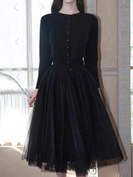 Classic spring long skirt