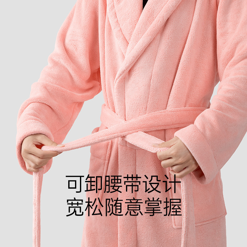 清潔で上品な平織りのバスローブは吸水して厚いサンゴのベルベットの浴衣の男女の成人の家庭のカップルの保温の部屋の服を厚くします。|undefined