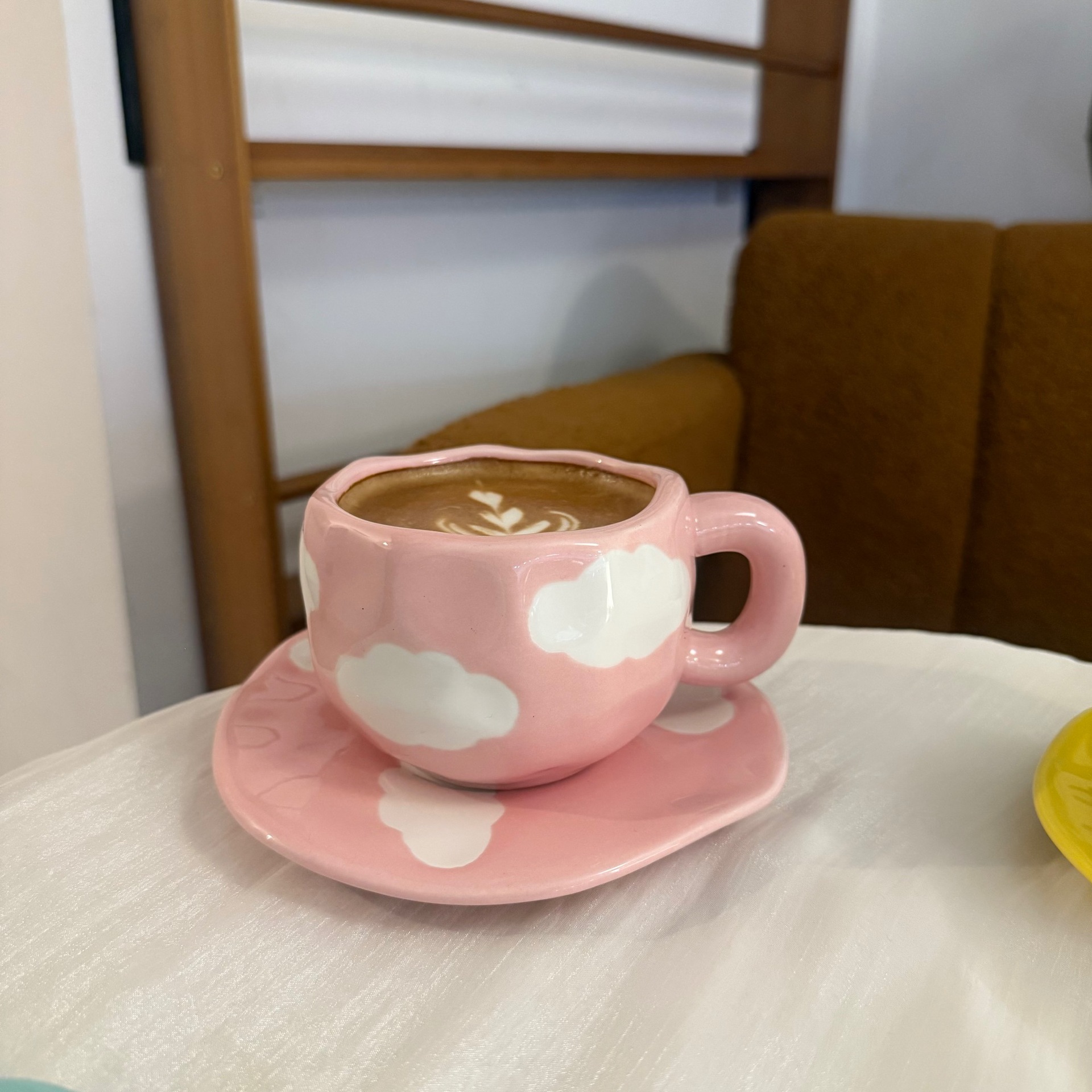 Tazas y platos de cerámica de flores retro de estilo coreano, tazas y platos de café irregular pellizcado a mano, tazas y platos de té de la tarde