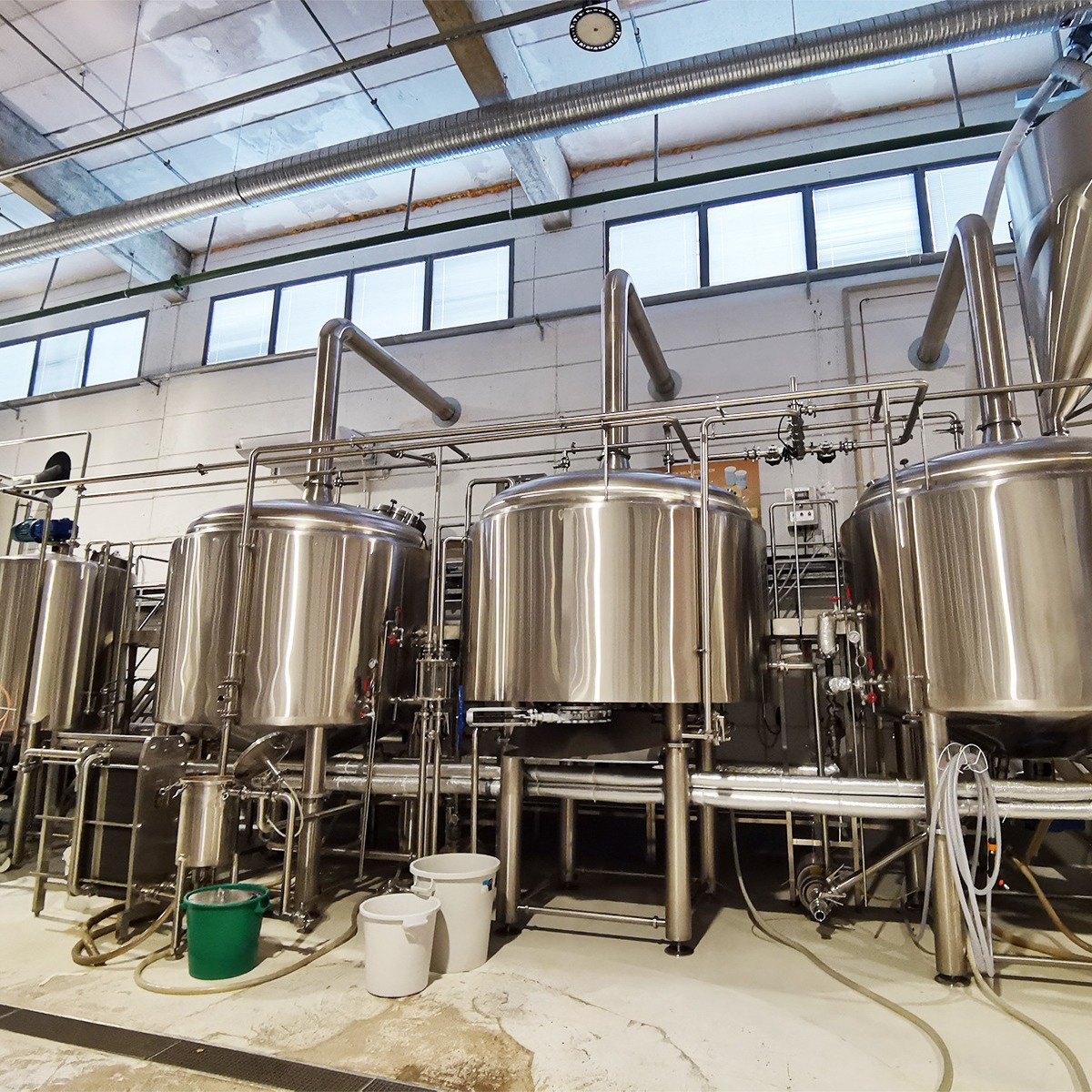 迈拓精酿啤酒厂设备2000-5000L 年产8000吨不锈钢酿酒机发酵罐