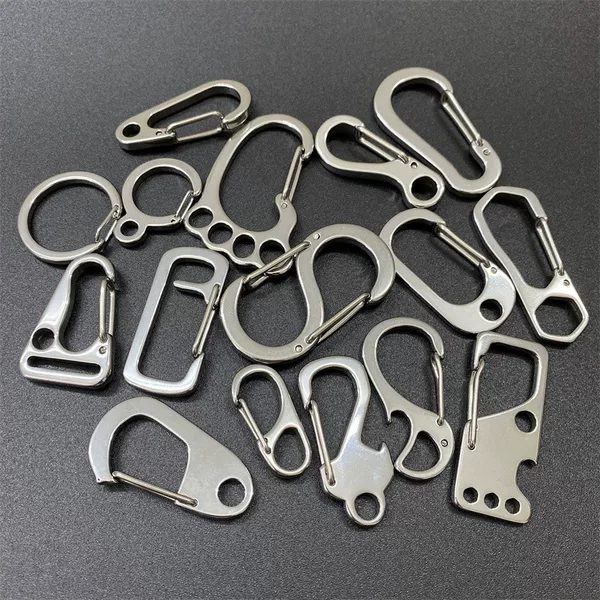 Spot 304 Stainless Steel Keychain Men's Waist Buckle Car Keychain Outdoor Mountaineering Buckle Pendant Kettle Hanging Buckle