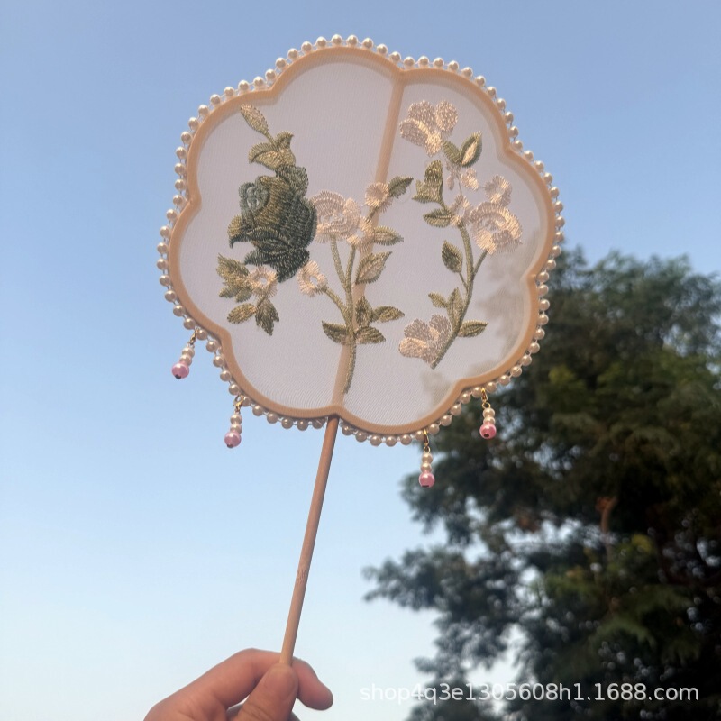 批发新款玫瑰刺绣古风扇子汉服团扇拍照走秀宫扇旗袍古典舞跳舞扇|undefined