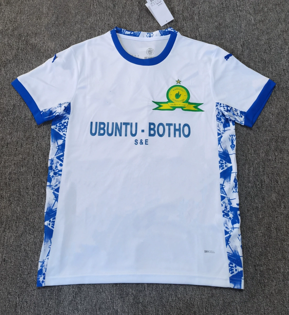 Футбольная футболка, разные клубные дизайны (Atlanta, Barcelona, Lisbon, South Africa), размеры S–XXL