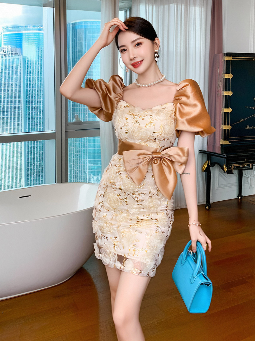 Váy ren ôm hông cổ vuông tay phồng phong cách Pháp — Màu vàng sâm panh